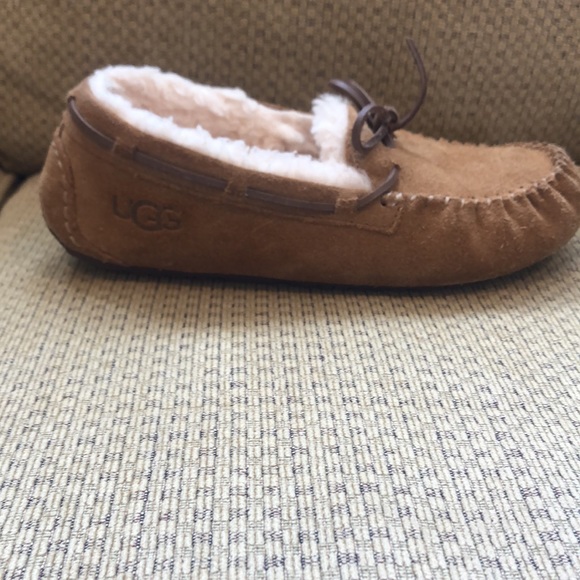 UGG house shoes, moccasin, women, tan/brown, size 5, - Picture 6 of 9